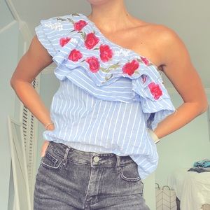 STUNNING off the shoulder Floral Top